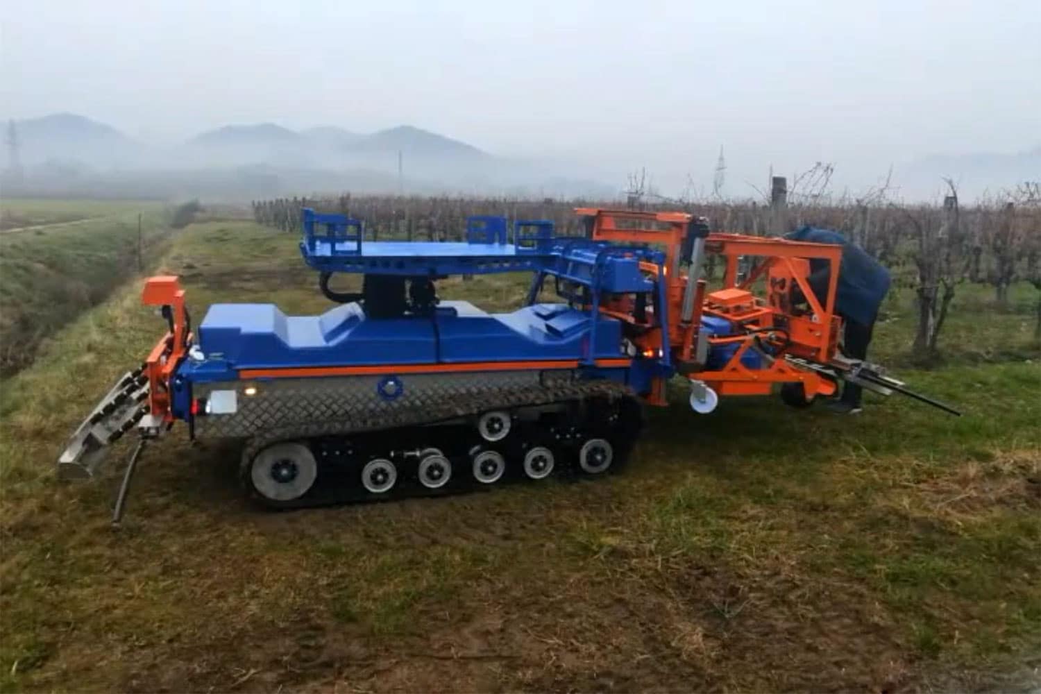 A Multifunctional Slopehelper Agricultural Robot Suitable For Vineyards ...